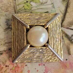Brooch Women Vintage Pearl Pin Gold Tone Modernist Square Lapel Brooch